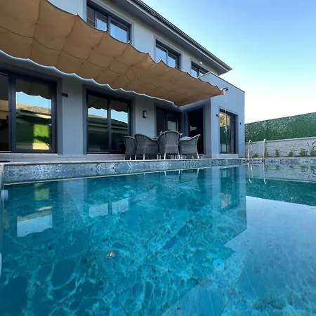 Villa Yesiluezuemlue Villalari *